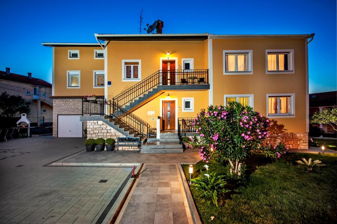 Apartments Euphemia 로비니 외부 사진