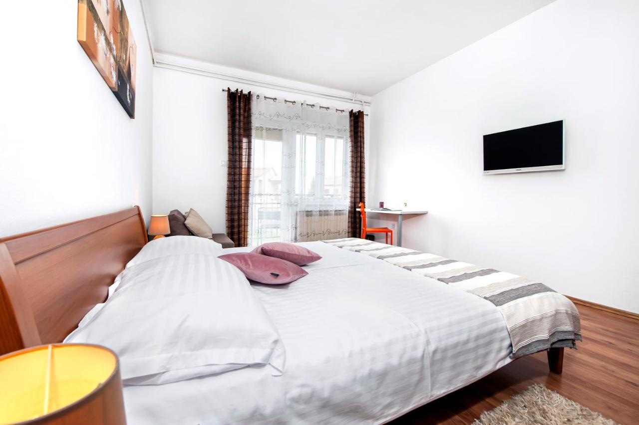 Apartments Euphemia 로비니 외부 사진
