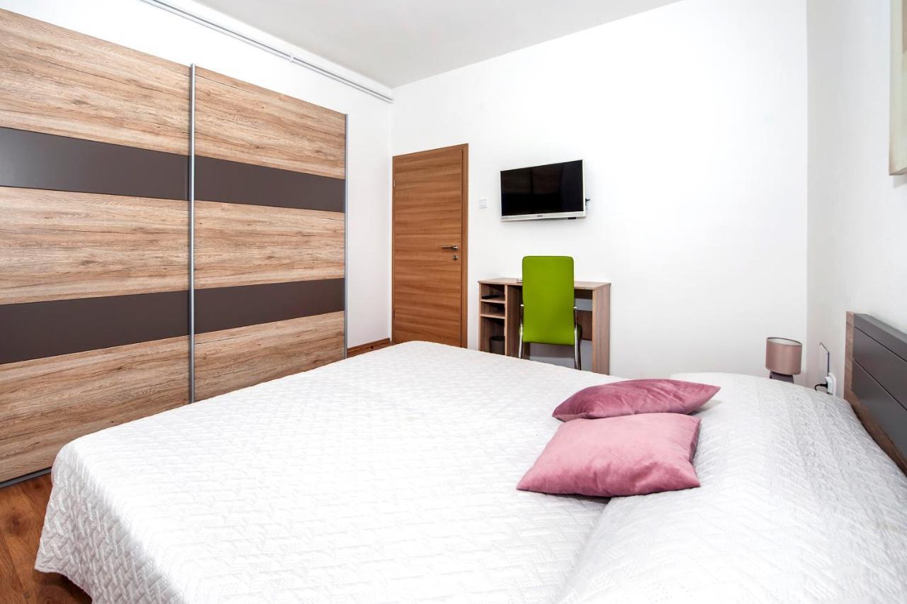 Apartments Euphemia 로비니 외부 사진