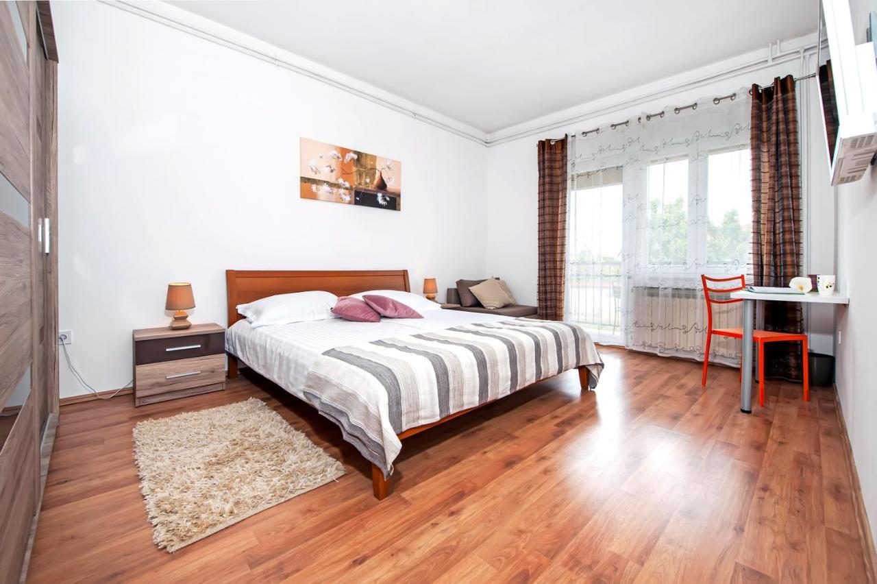 Apartments Euphemia 로비니 외부 사진