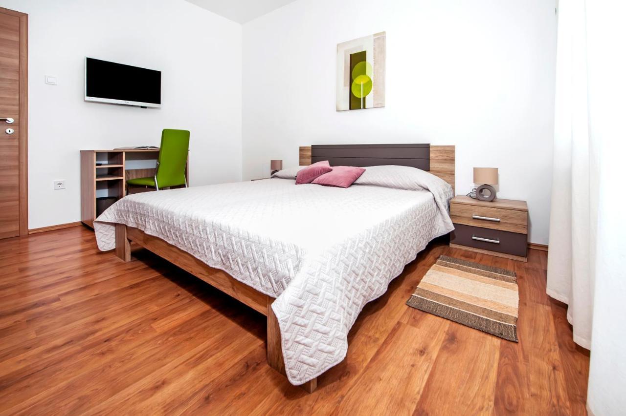 Apartments Euphemia 로비니 외부 사진