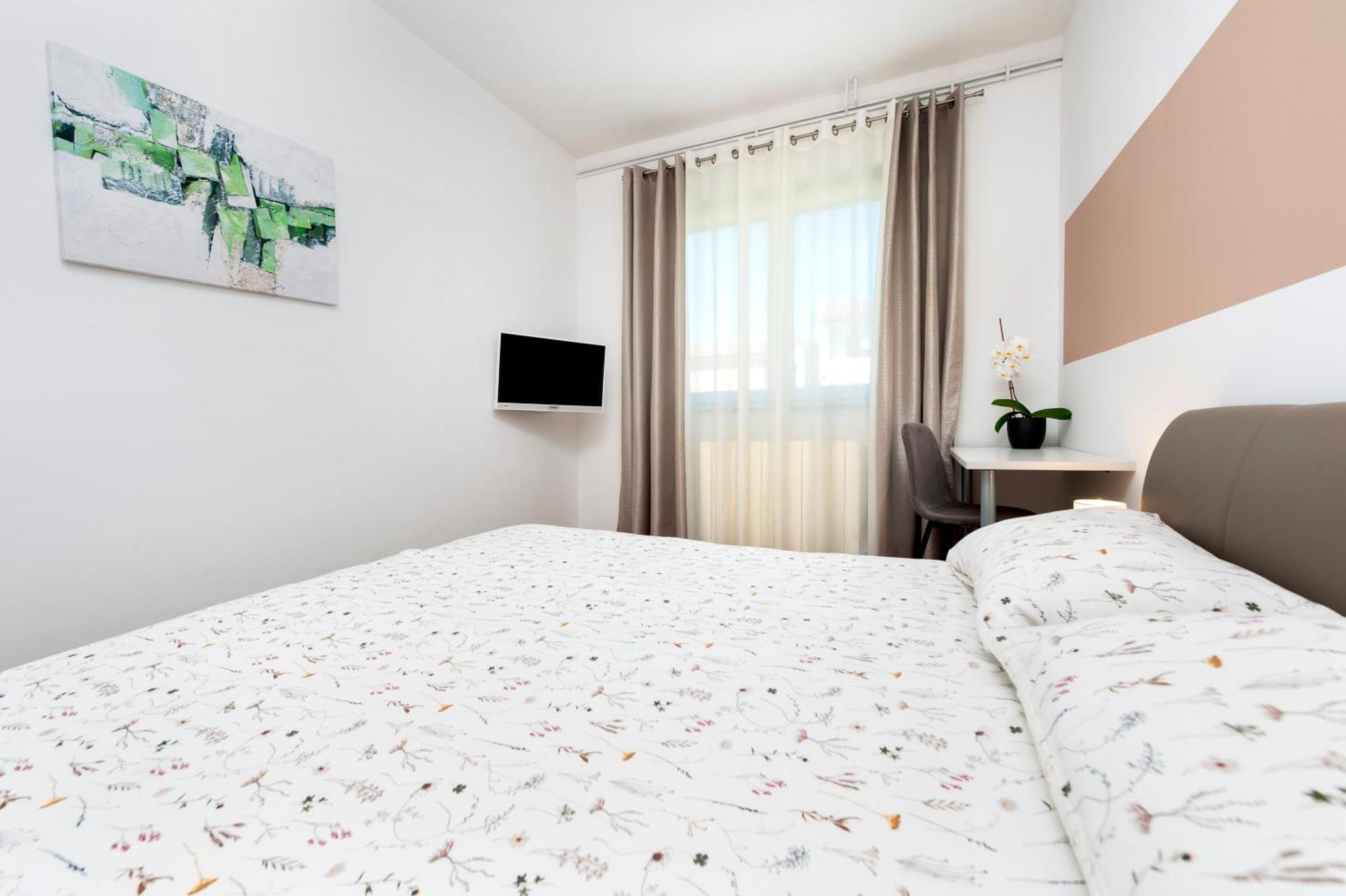 Apartments Euphemia 로비니 외부 사진